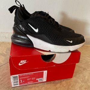 Nike Air Max 270 kids size 1 (after 13) in black and white